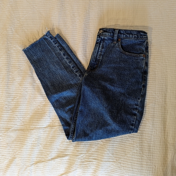 Abercrombie and Fitch The Skinny High Rise jean - Picture 6 of 9